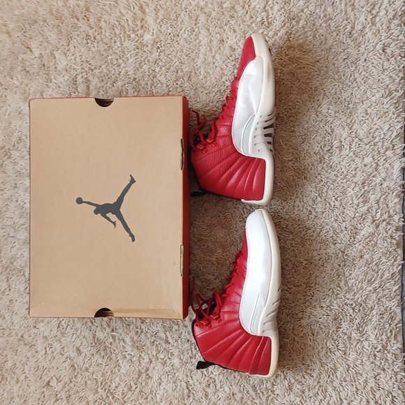 EUC Air Jordan 12 Retro Size 8 Red / White - Picture 2 of 16
